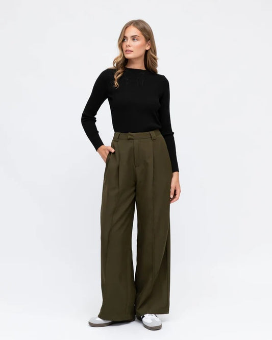 Relaxed Fit Seamed Pant Olive